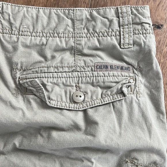 Calvin Klein Jeans Khaki Utility Cargo Shorts - Picture 3 of 7